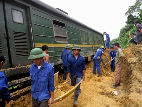 Lật tàu Hà Nội - Lào Cai, hai bà cháu tử nạn
