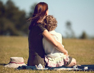 Làm thân con gái...