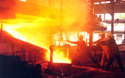 'Mối hận' điện- thép: Càng tăng giá càng bùng lên