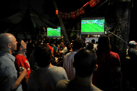 Nỗi khổ xem World Cup thời điện phập phù