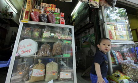 Người Việt hoang tưởng khi uống sừng tê giác