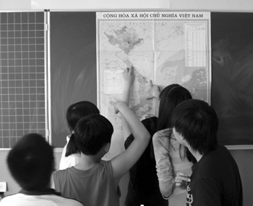 "Thầy ơi, tiếng Việt con học là tiếng Việt gì?"