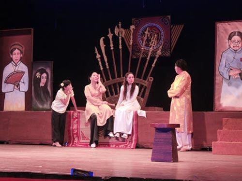 Sống chết theo sân khấu