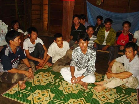 Bị bỏ rơi trong bãi vàng