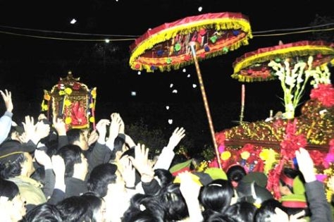 Giữ lễ cho hội