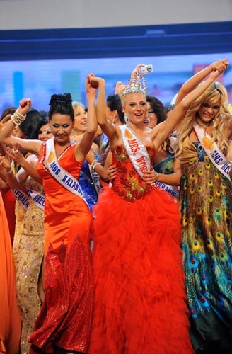 Nga chiến thắng tại Mrs. World 2009