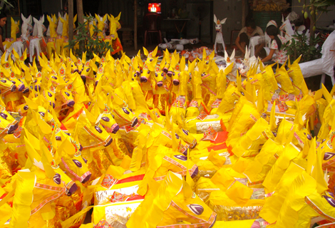 Một đại gia Hà Nội "đốt" 400 triệu đồng 1 đêm cúng... Hà Bá