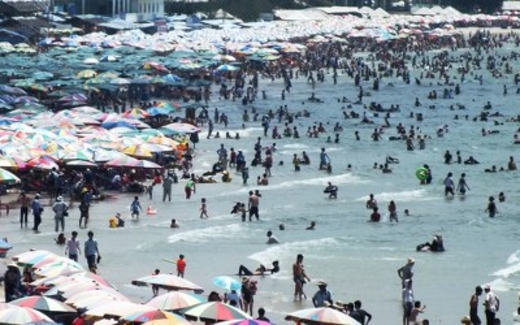 Nghỉ lễ 30.4 và 1.5: Du khách thành “miếng mồi” bị “chặt chém”