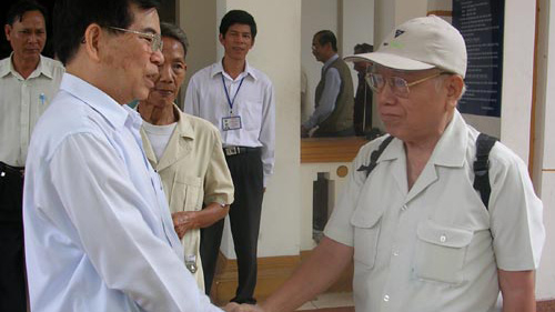 TP.HCM: Kinh tế rồi có 'lao dốc' như bóng đá?