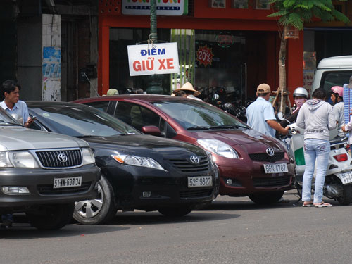 Xóa sạch bãi giữ xe vỉa hè