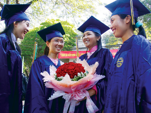 Nâng tầm đào tạo, giữ chân người tài