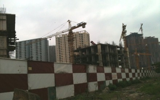 Luật như khẩu hiệu, chẳng xử lý được ai!