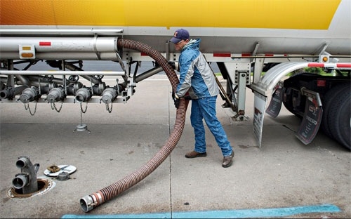 Giá dầu giảm đang khiến thế giới thay đổi ra sao?