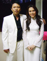 Cõng mẹ đi chơi…