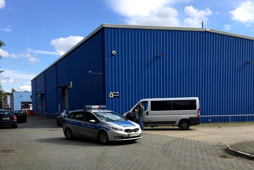 Cảnh giác: Giả danh công an cướp của giữa ban ngày.