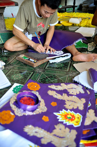 Làng sản xuất vàng mã Hà Nội vào mùa