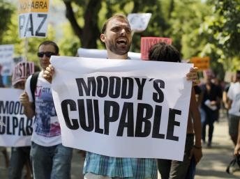 Tây Ban Nha bị Moody’s hạ 2 nấc điểm tín nhiệm