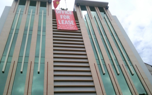 Văn phòng cho thuê: Hoang lạnh những ‘quan tài’ kính mặt phố
