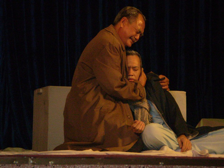 Hoài Linh “hoang mang xa xứ” với Dạ cổ hoài lang