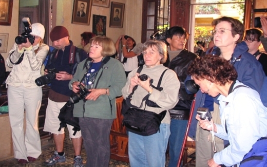 Kỳ nghỉ dài, du lịch vẫn ‘đói’ khách