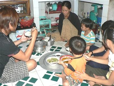 Gian nan dưới biển, nợ nần trên bờ