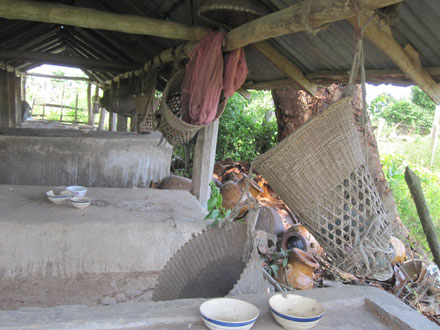 Tục mai táng người chết kỳ lạ của người J’rai