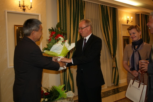 Tỉnh trưởng Mazowiecki gặp thân mật Đại sứ Việt Nam tại Ba Lan.