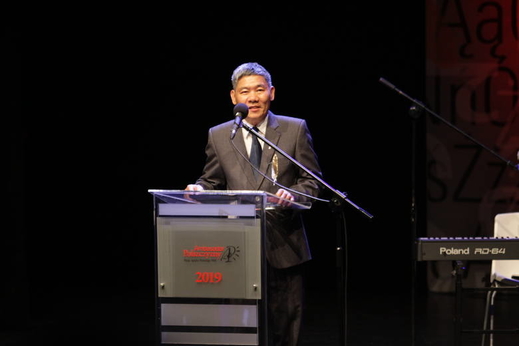 Tiến sĩ Nguyễn Chí Thuật - GS Đại học Tổng hợp Adam Mickiewicz được trao tặng danh hiệu"Đại sứ Tiếng Ba Lan ở nước ngoài"