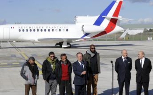 Bốn con tin Pháp được Al Qaeda ở Châu Phi thả đã hồi hương