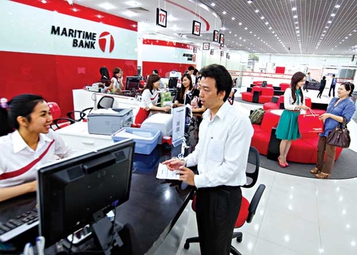 Ngân hàng và doanh nghiệp: Cháo múc cùng lúc với trao tiền