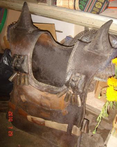 Rao bán từ cồng chiêng đến chày cối