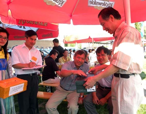 Quyên góp từ thiện ủng hộ nạn nhân bị nhiễm chất độc Da cam Việt Nam