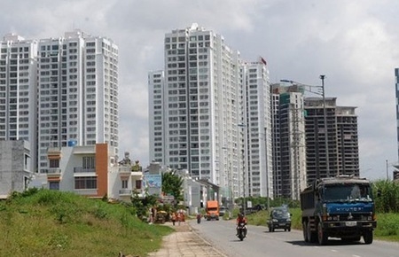 Vốn cho bất động sản: Rót tiếp hay dừng?