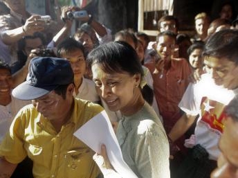 Trả tự do cho Aung San Suu Kyi, chính quyền quân sự không bị suy yếu