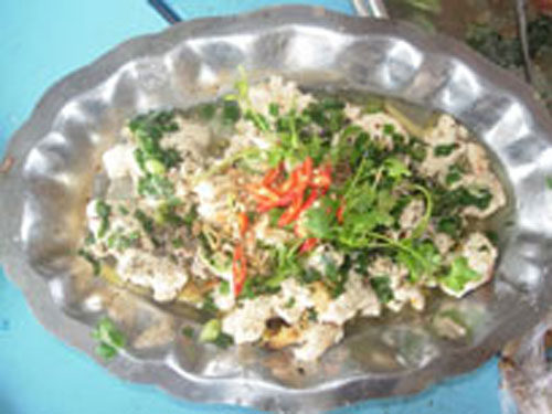 Đậm đà trứng cá thu kho tiêu