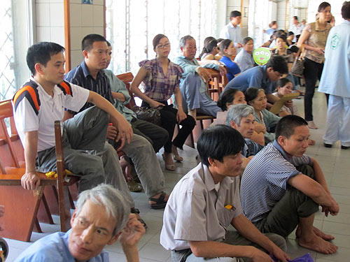 Tăng viện phí: Có bảo hiểm cũng khổ!