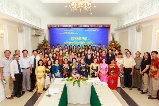 THÔNG BÁO
Đăng ký tham dự “Khóa tập huấn giảng dạy tiếng Việt 
cho giáo viên Việt Nam ở nước ngoài năm 2017”