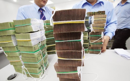 Dư tiền ngại đưa, không tiền sợ vay