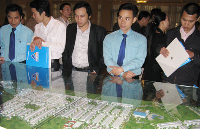 Bộ Xây dựng kiến nghị nới tín dụng 'cứu' bất động sản