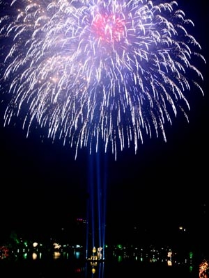 Hà Nội hủy bắn pháo hoa 29 điểm, kêu gọi hỗ trợ miền Trung