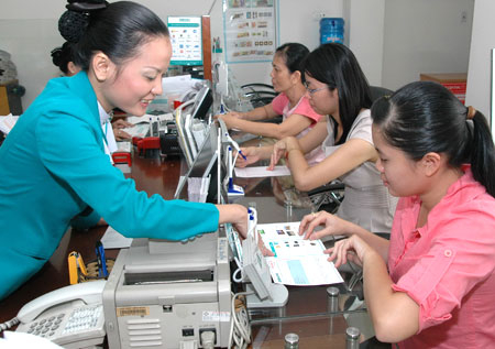 Bị siết tín dụng, các ‘ông lớn’ ngân hàng lo ‘rụng’ khách