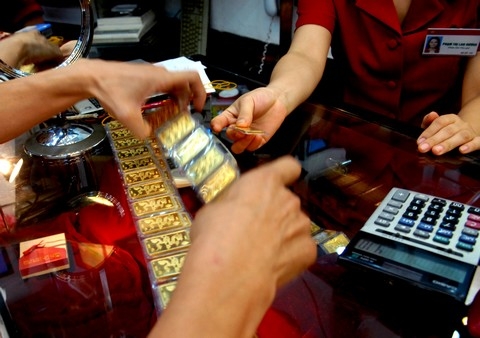 Thất vọng: Người dân buông vàng?