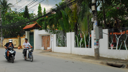 “Hô biến” nhà dân thành công ty