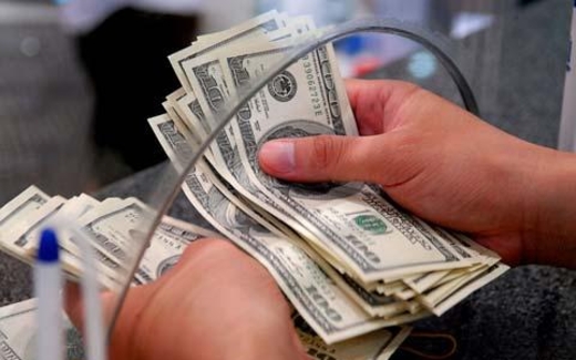 Lo dòng tiền nóng nếu cá nhân tự vay vốn nước ngoài