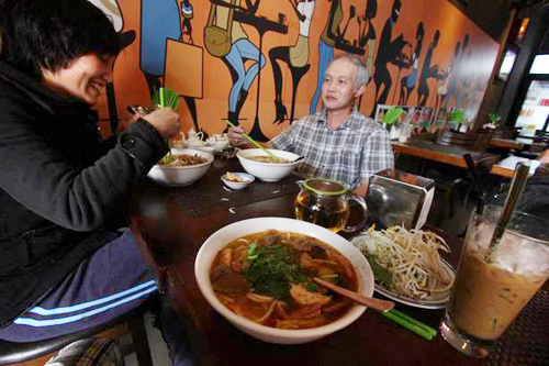 Việt Nam nhỏ trên phố Victoria