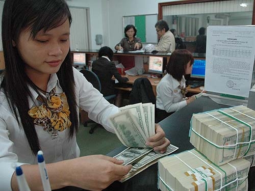 Cần siết tín dụng ngoại tệ