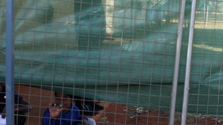 Mười thiếu niên người Việt xin tị nạn mất tích tại Australia