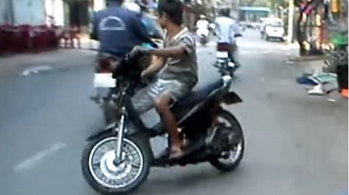 Kinh hoàng đua “ngựa sắt” siêu tốc