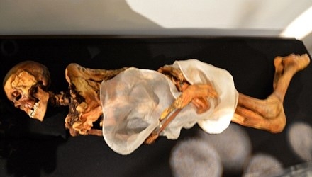 Giải mã cái chết của trinh nữ chắn cổng địa ngục