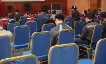 Khi công chức thành tín đồ xuất ngoại...